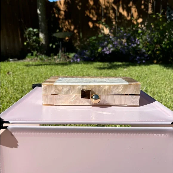 CLUTCH - Picture 4 of 4